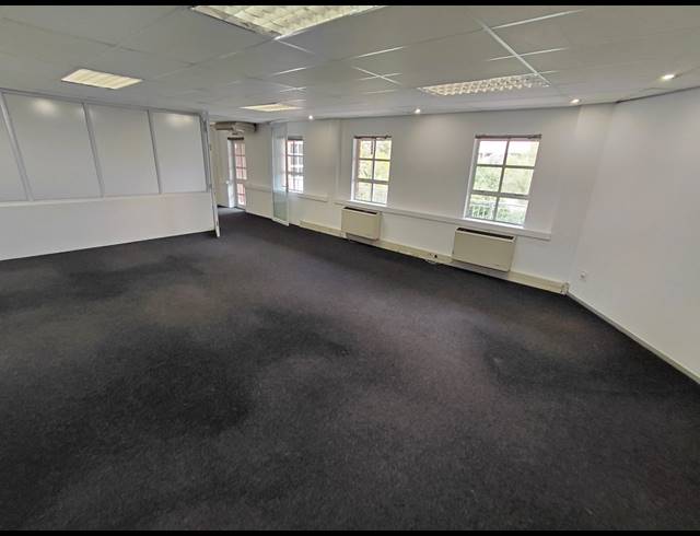 2,804M² OFFICE FOR SALE IN FOURWAYS